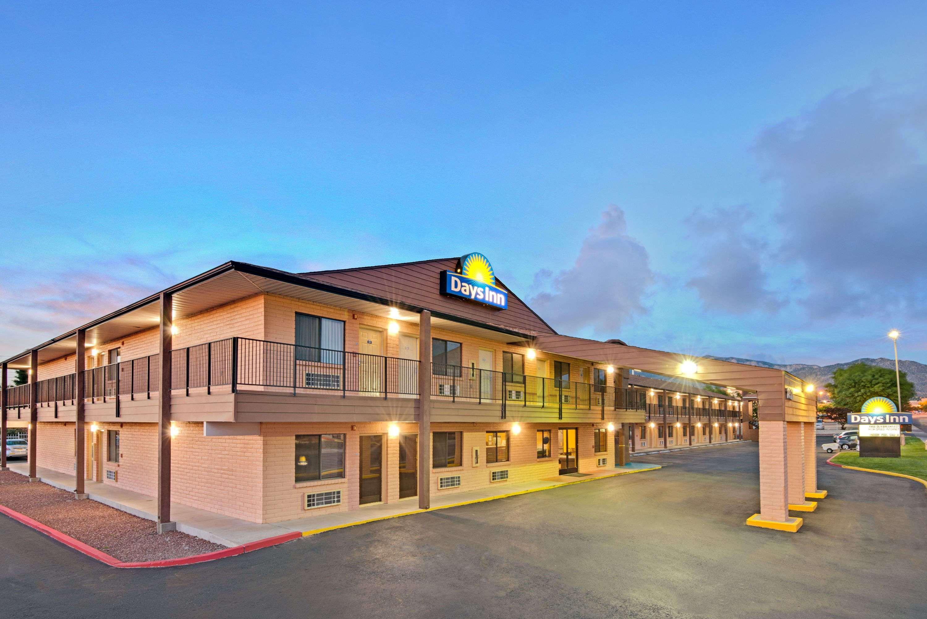 Days Inn By Wyndham East Albuquerque Exterior photo